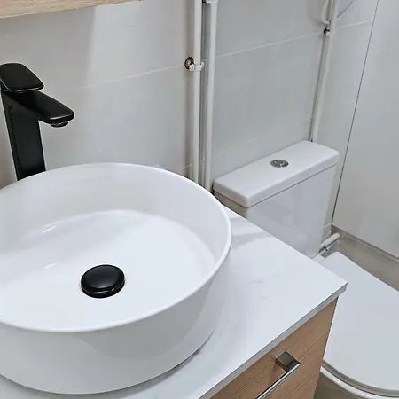 Quiet Comfortable And Warm Apartment Paris